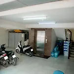 RedDoorz Plus gần Công Viên Cầu Giấy