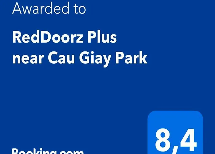RedDoorz Plus gần Công Viên Cầu Giấy